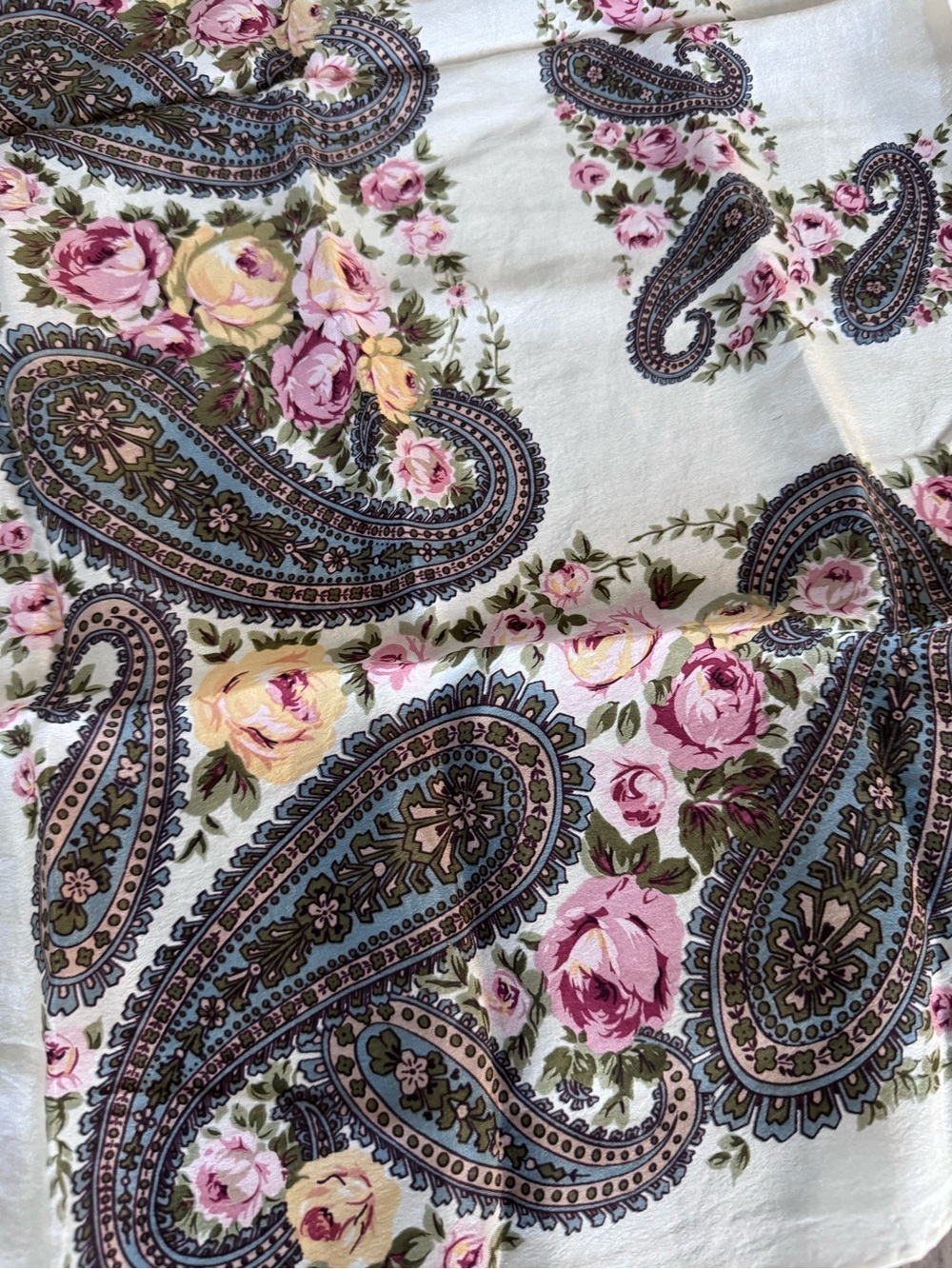 Vintage! Club 7 Echo 100% Silk Floral Paisley Cream Scarf with Pink Rose Accents - Picture 2 of 7
